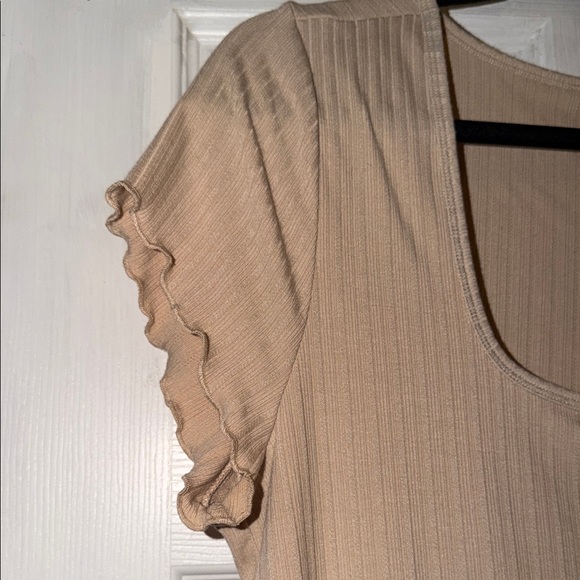 Torrid Tan Short Sleeve Top - Picture 2 of 6